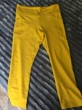 Old Navy Mustard Yellow Cropped Pull-On Leggings